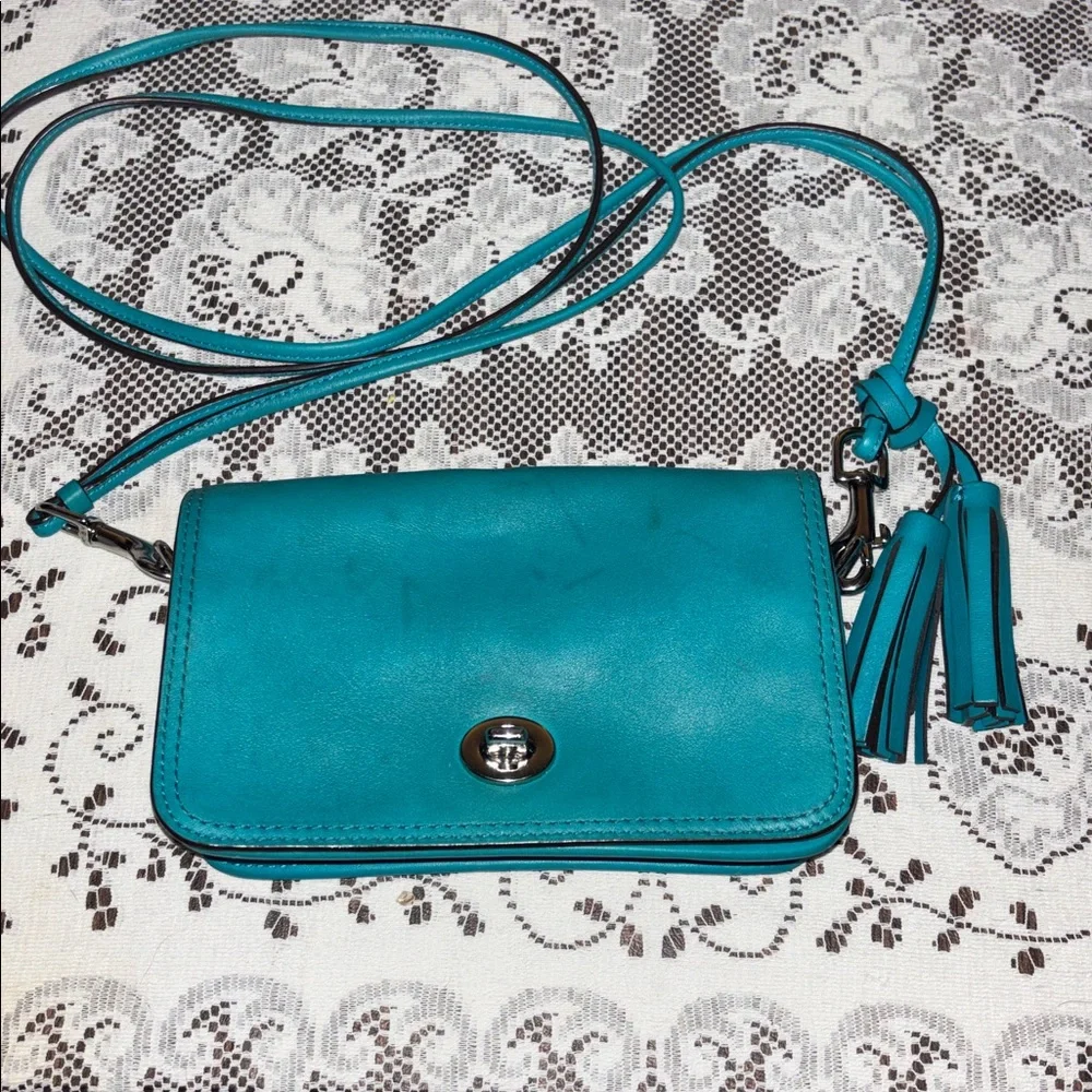 Coach 🚨 legacy Penny Turnlock Crossbody vintage turquoise color